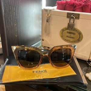 FENDI Cat EYE Sunglasses 🕶️